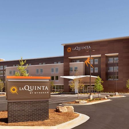 La Quinta Inn & Suites By Wyndham Braselton Exteriör bild