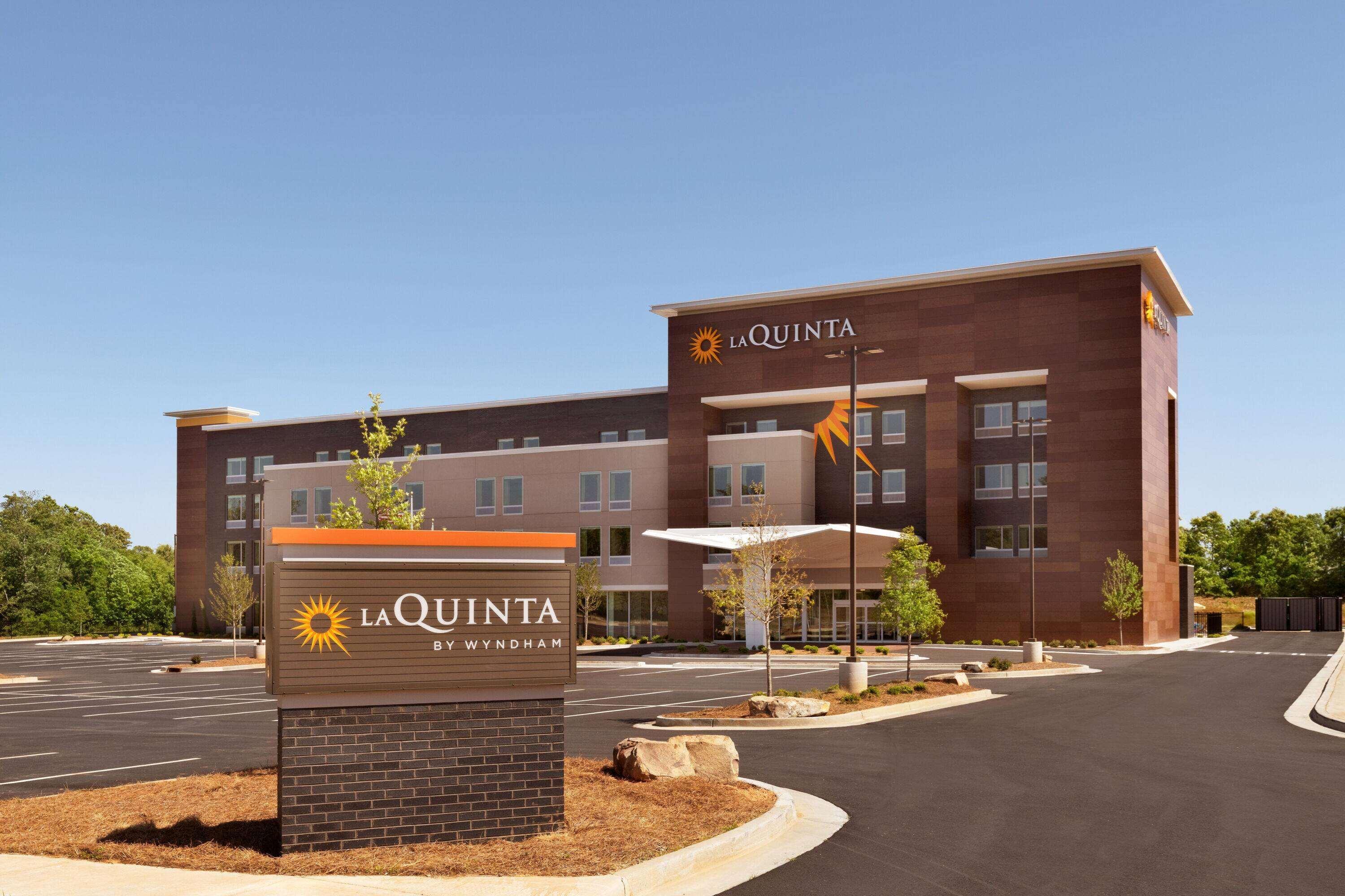 La Quinta Inn & Suites By Wyndham Braselton Exteriör bild