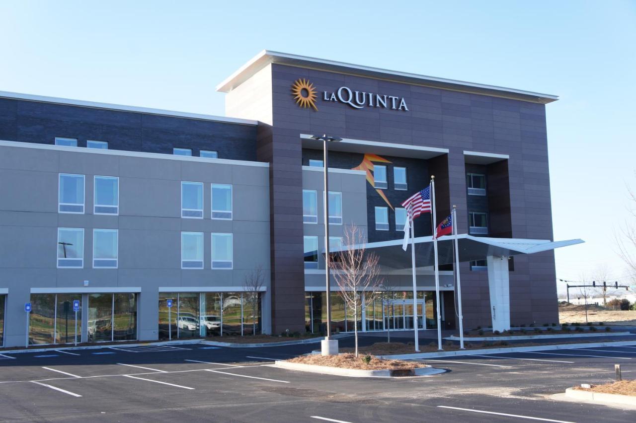 La Quinta Inn & Suites By Wyndham Braselton Exteriör bild